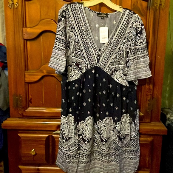 Suzanne Betro V-Neck Abstract Floral Dress - Picture 3 of 9